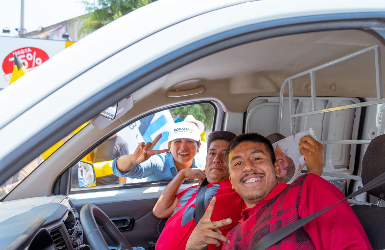 Por: Cortesía Lula Pineda Roxana Luna cierra con éxito una segunda semana de campaña en San Pedro Cholula