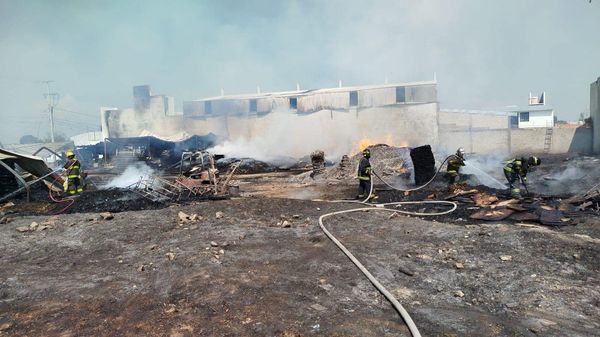 Por: Cortesía Lula Pineda Cuerpos de emergencia coordinados sofocan incendio en San Lorenzo Almecatla