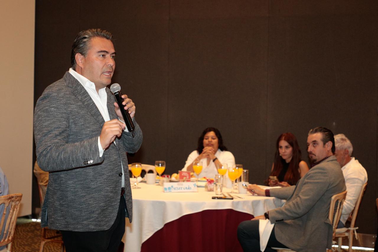 Por: Cortesía Lula Pineda Víctor Galeazzi promete ante empresarios acabar con la corrupción