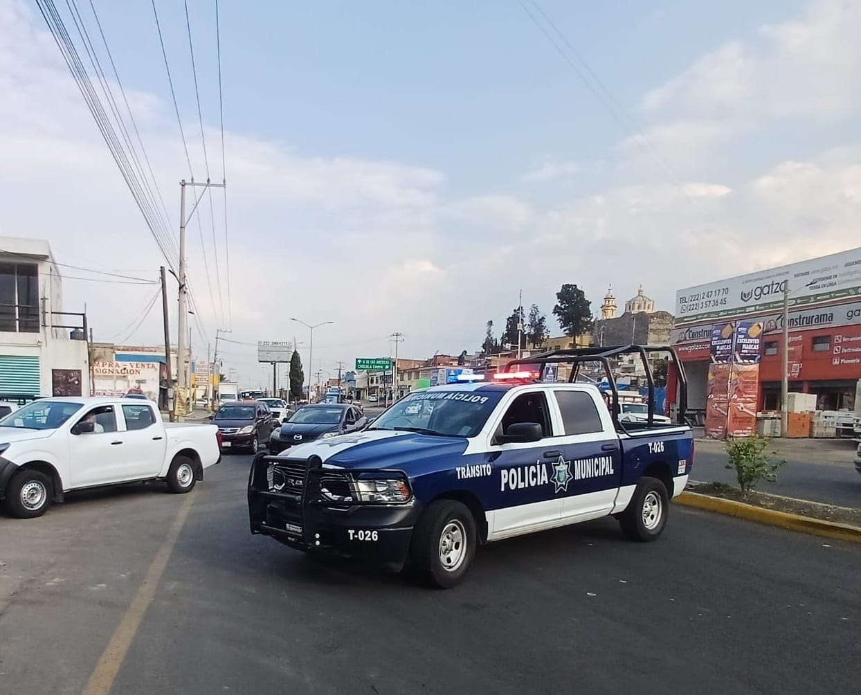 Por: Cortesía Lula Pineda San Pedro Cholula implementa dispositivos por cierre de circulación en la carretera México-Puebla, altura de San Cristóbal Tepontla