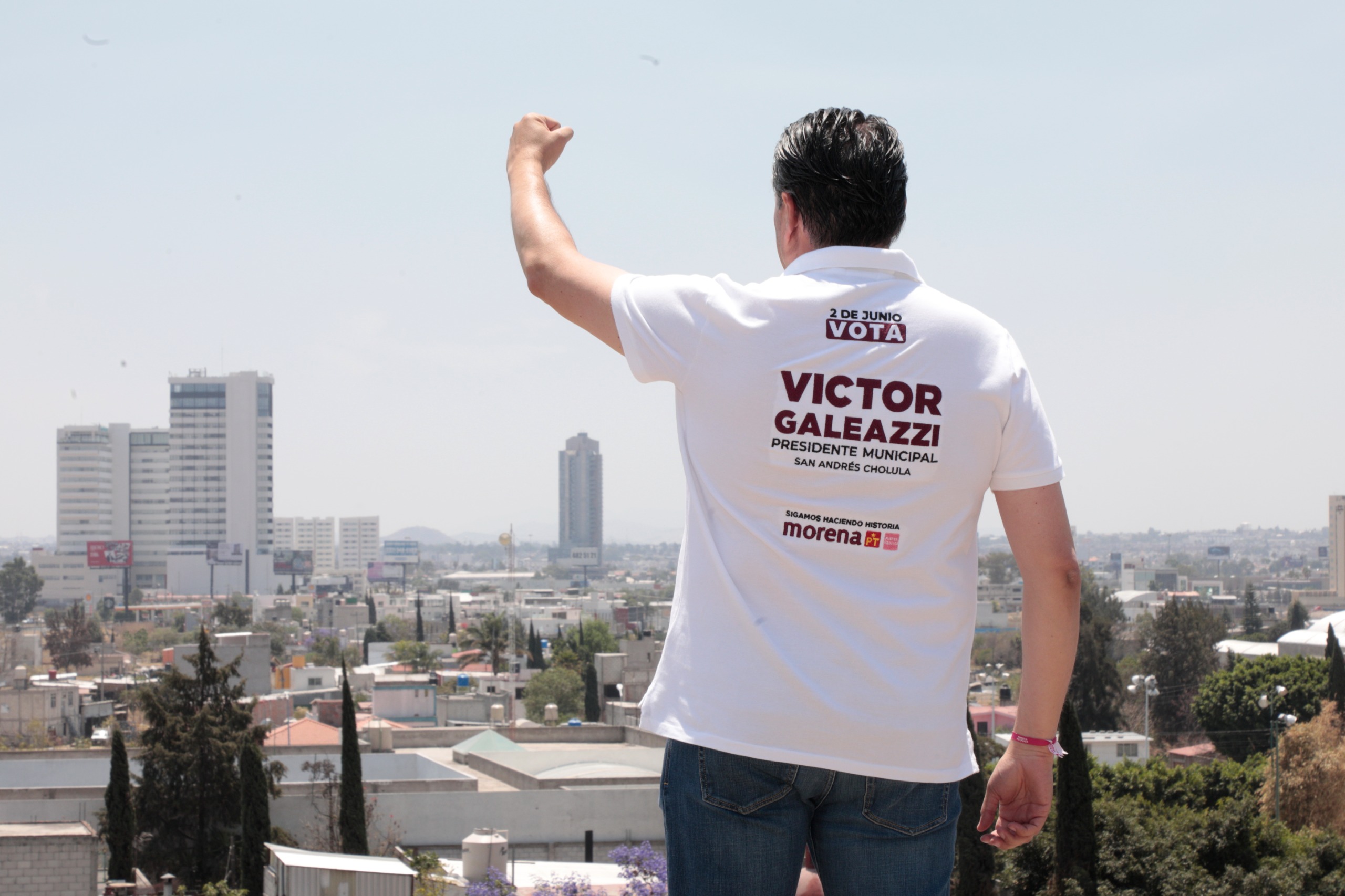 Por: Cortesía Lula Pineda Víctor Galeazzi refuerza compromiso con seguridad y reconstrucción social en Tlaxcalancingo