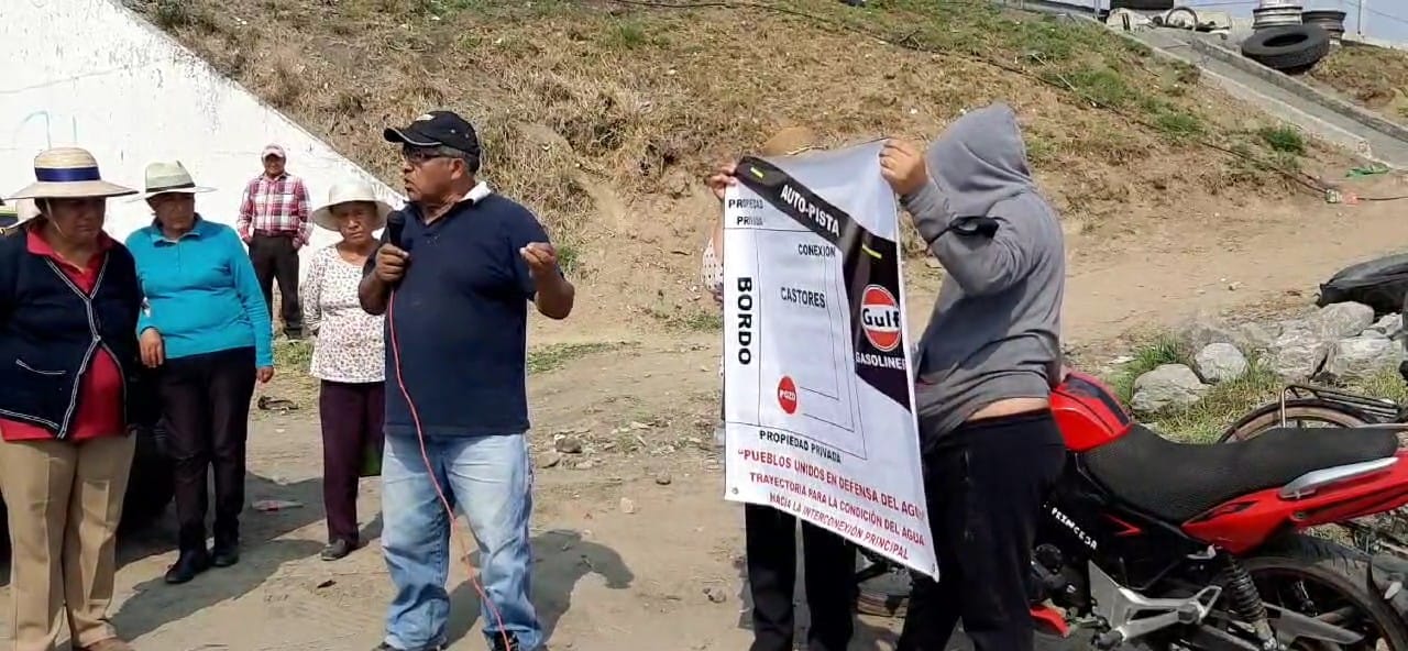 Por: Cortesía Lula Pineda Pobladores de Coronango, Xoxtla y Tlaltenango bloquean autopista en protesta por perforación de pozos
