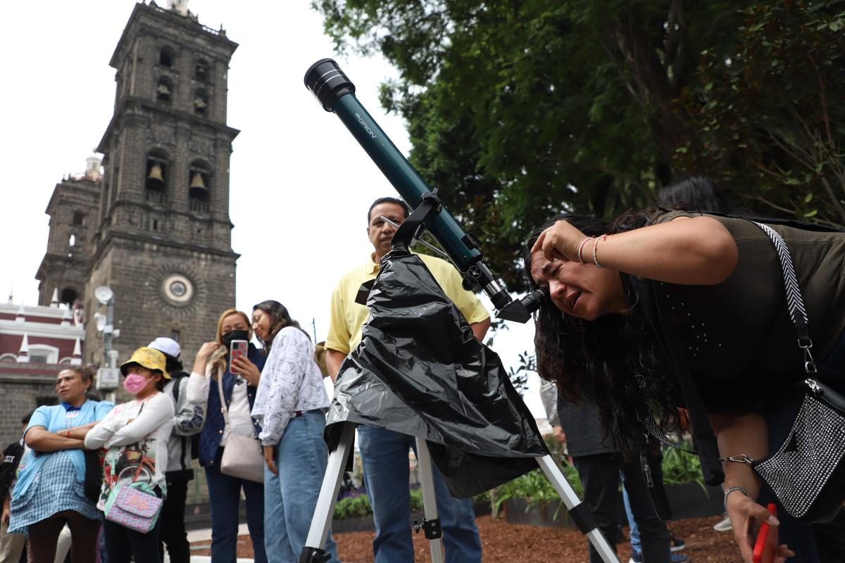 Por: Cortesía Preparativos en Puebla para observar el eclipse solar del próximo lunes