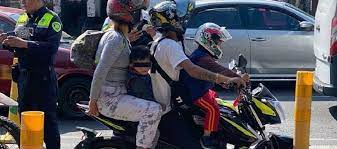 Por: Cortesía Diputados aprueban reforma que prohíbe viajar en moto a menores de 12 años