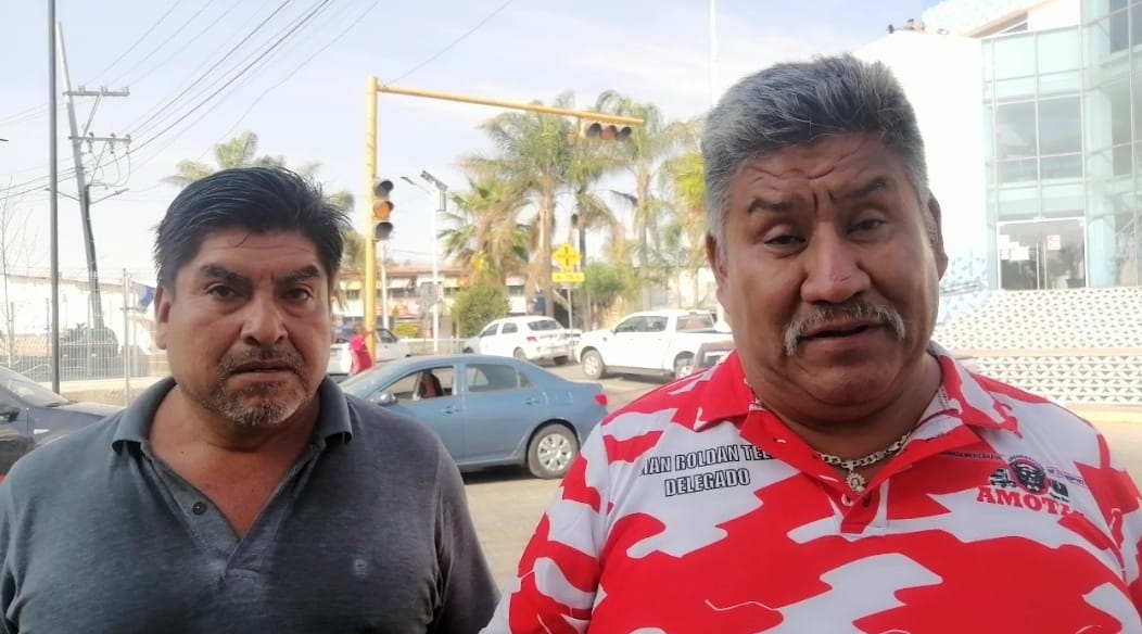 Por: Cortesía Lula Pineda Transportistas bloquean avenida México-Puebla de Cuautlancingo en protesta por acciones de agentes de tránsito