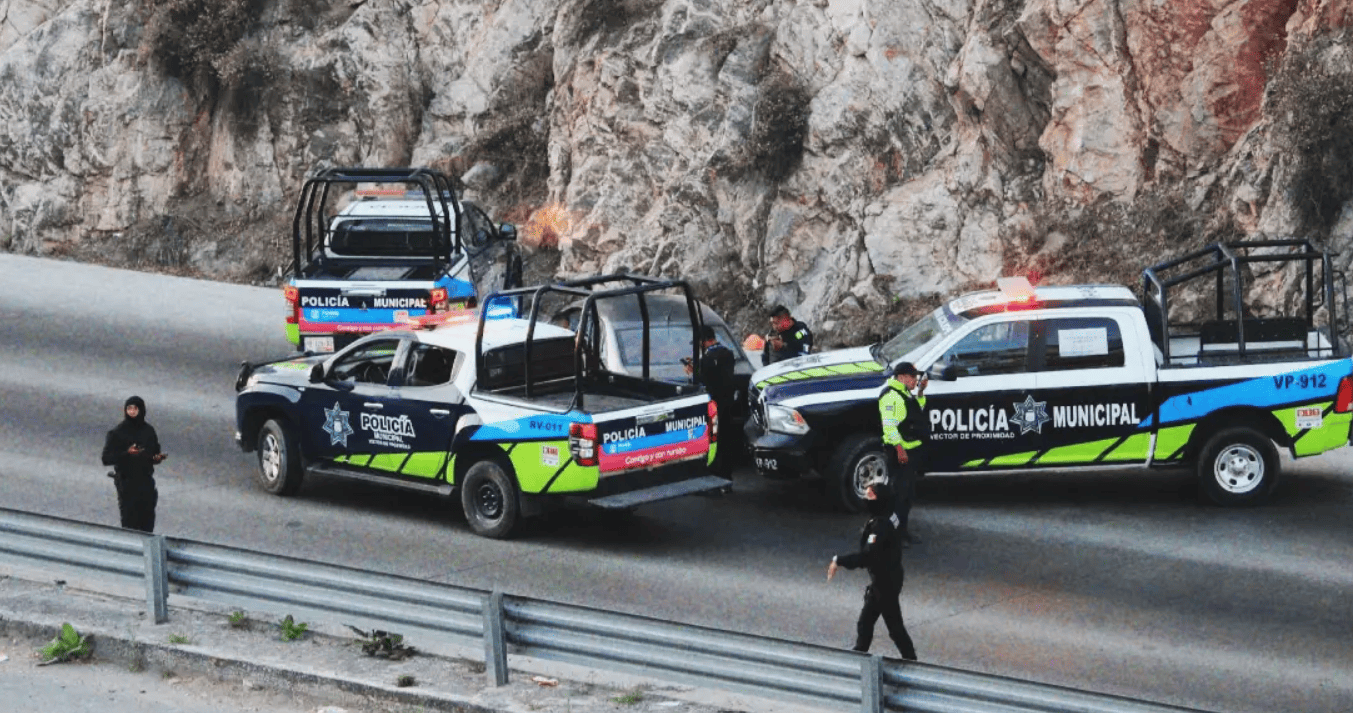 Por: Cortesía Hallan restos humanos en auto abandonado en Periférico Ecológico