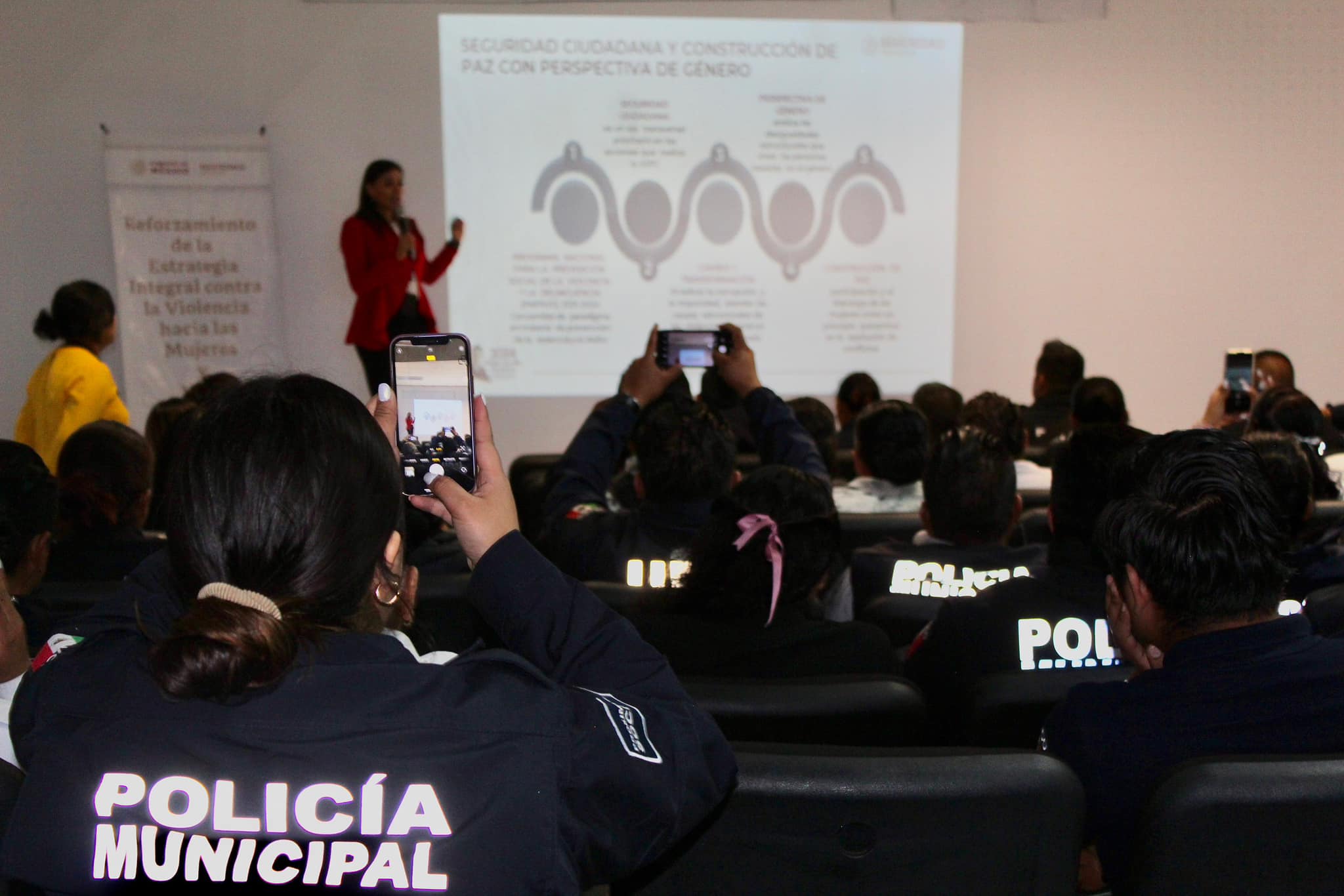 Agentes de seguridad de zona metropolitana capacitados en prevención de violencia contra mujeres y niñas