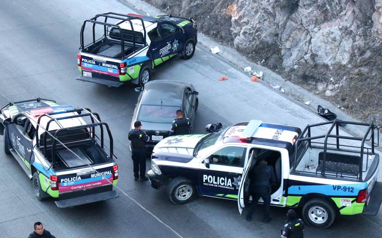 De Calpulalpan, Tlaxcala dos de los siete cuerpos abandonados dentro de un vento, en Periférico Ecológico de Puebla