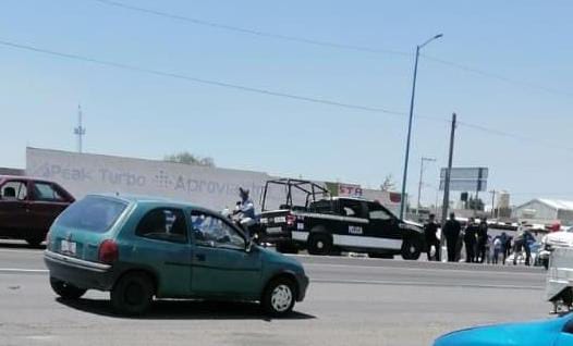 Se agarran a golpes izquierdistas y derechistas en Cuapiaxtla; una barda la razón