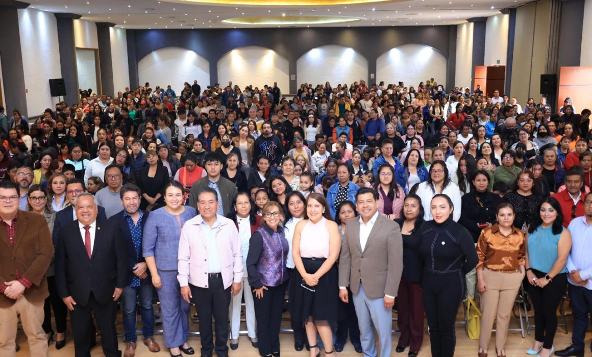 Atestigua Lorena Cuéllar toma de protesta de la directiva de la CROC
