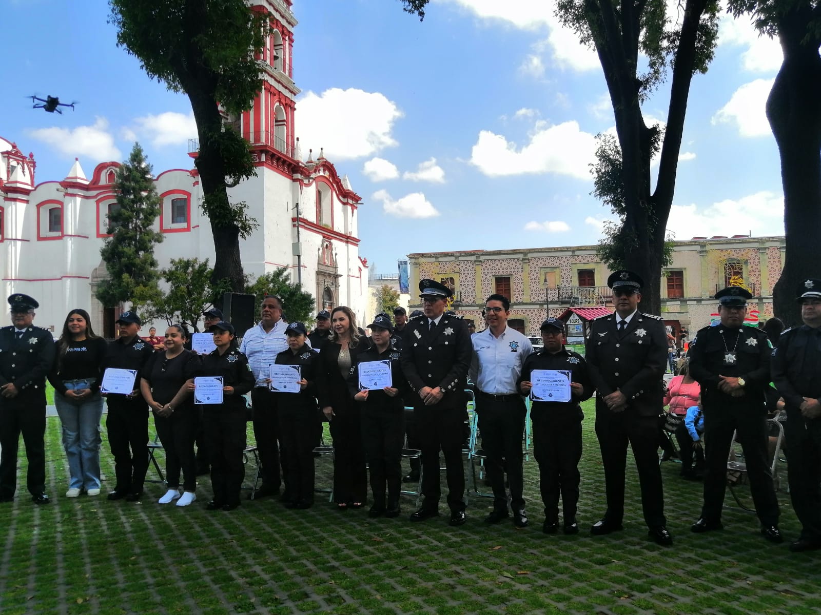 Por: Cortesía Lula Pineda Encabeza Paola Angon entrega de patrullas y graduación de cadetes en San Pedro Cholula