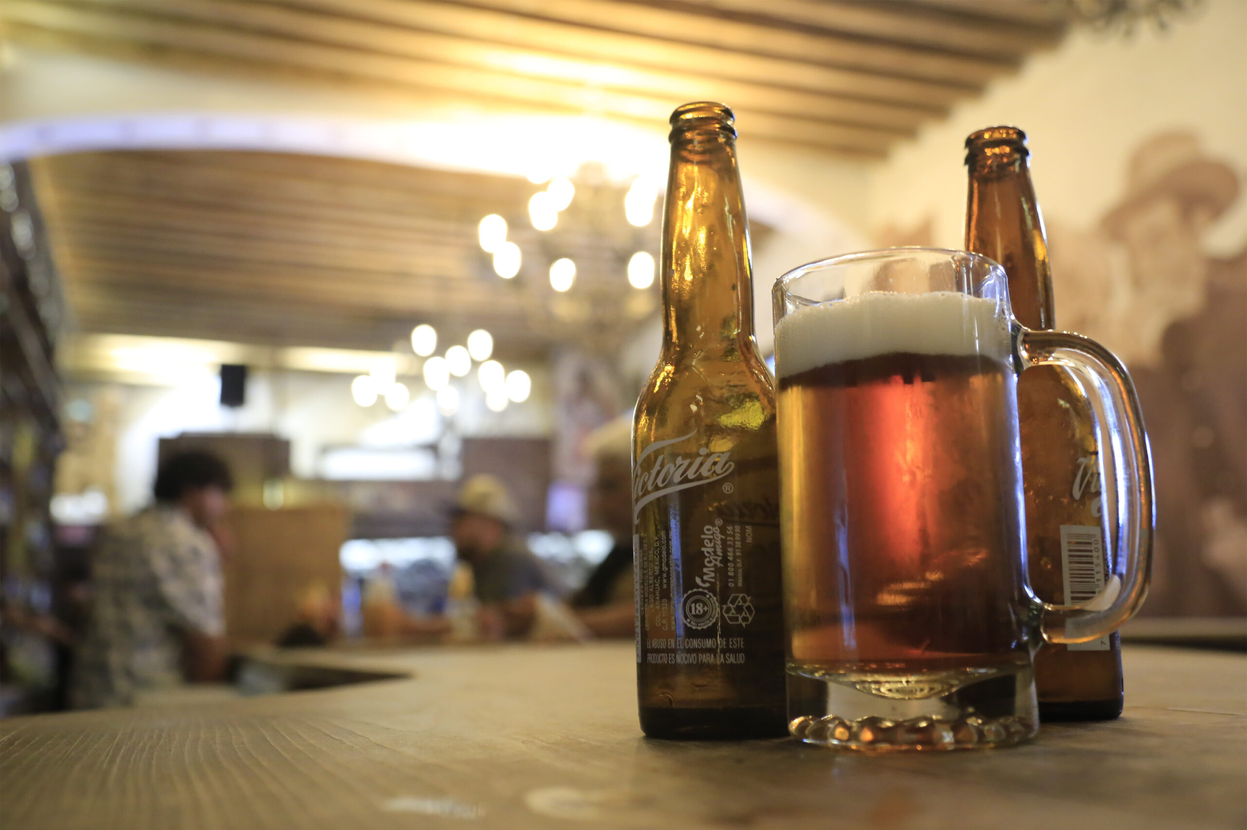 Regidores de Puebla aprueban restricciones en la venta de alcohol en bares y antros