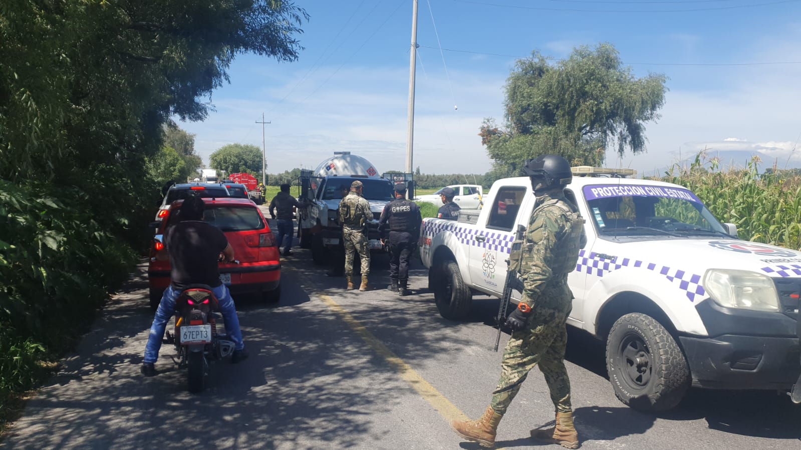 Por: Cortesía ¡Duro golpe al "huachigas"! FGR asegura inmueble y tres pipas, en Tetlatlahuca