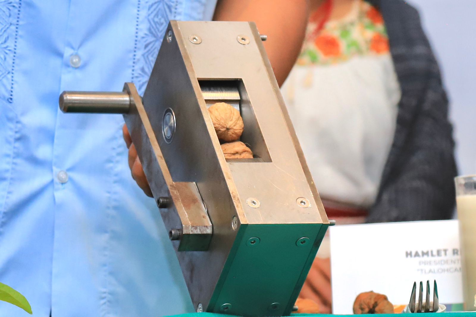 UPTx y Taurus colaboran en el desarrollo de un innovador limpiador de nueces