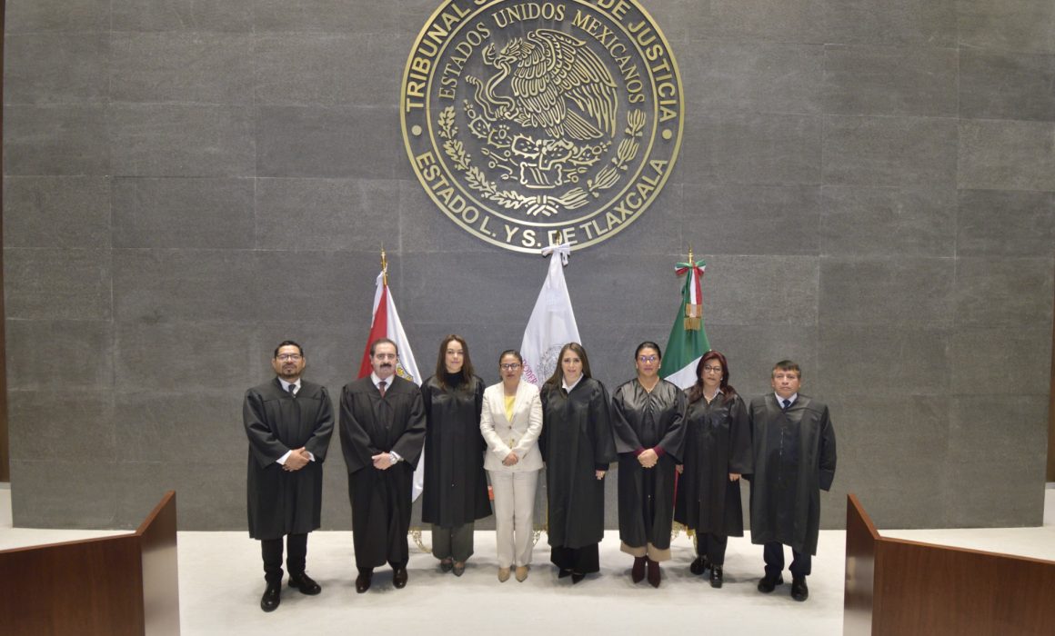 Por: Cortesía Rinde protesta Alejandra Cósetl ante los plenos del TSJE y CJE