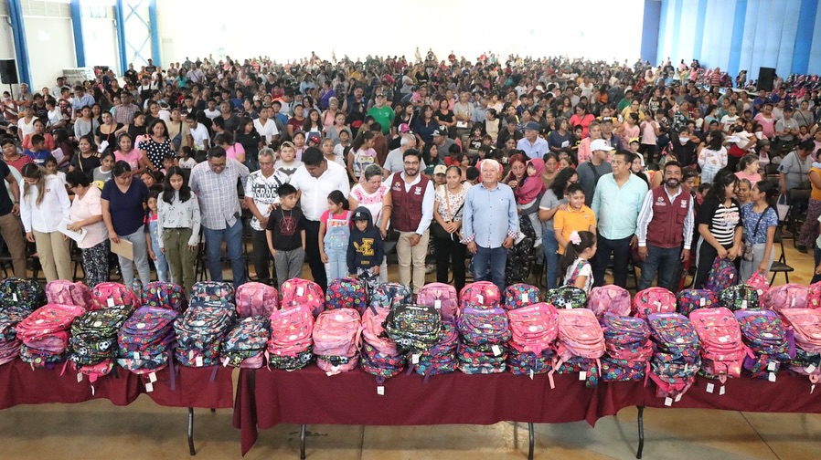 Por: Cortesía Entrega de kits escolares en Atlixco: Un apoyo vital para familias y estudiantes