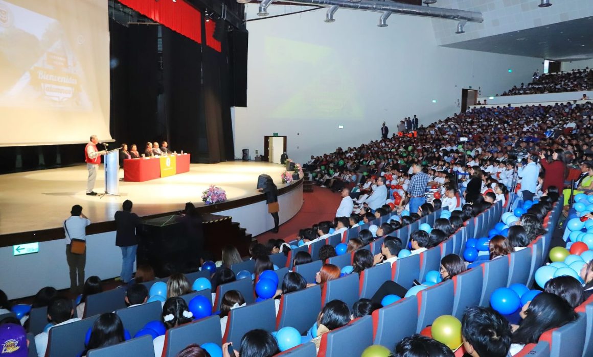 Sentirse orgullosos por pertenecer a la UATX exhorta Rector