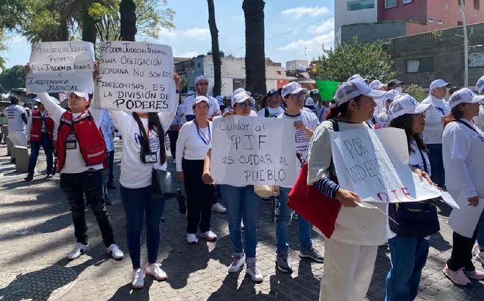 Protesta en Puebla contra la Reforma Judicial de AMLO
