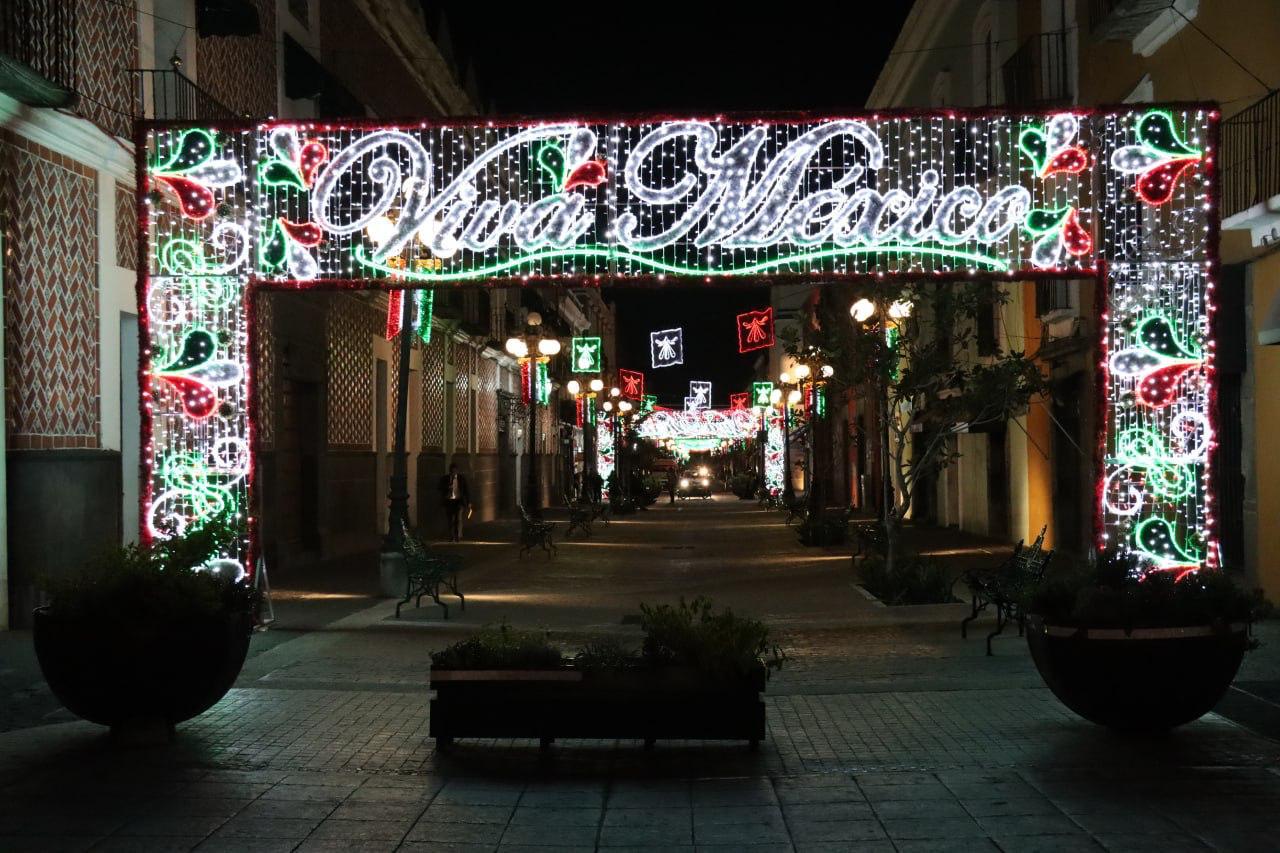 Inicia Puebla festejos patrios con encendido de luces y adornos