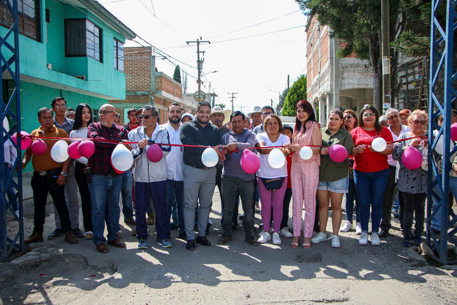 Por: Cortesía Lula Pineda Tonantzin Fernández cumple su promesa y regresa a San Agustín Calvario