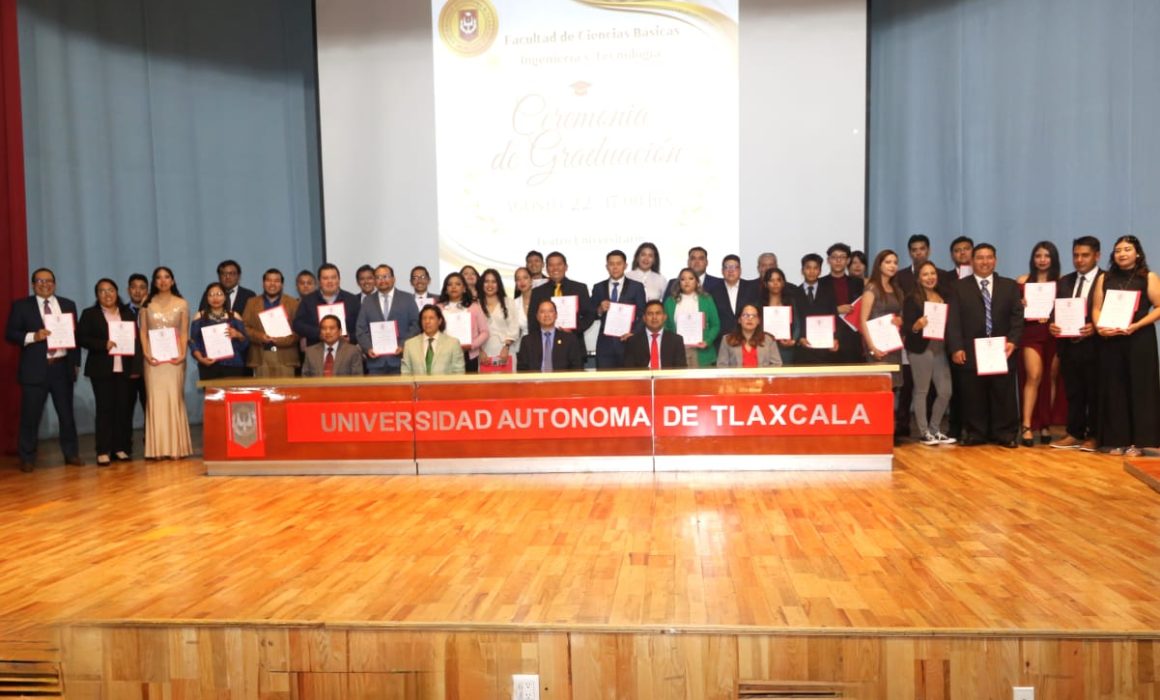 Egresan nuevos profesionistas de Ciencias Básicas de la UATX