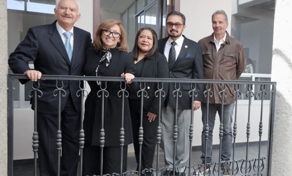 Lorena Cuéllar y Gustavo Jiménez inauguran nueva presidencia de Chiatempan