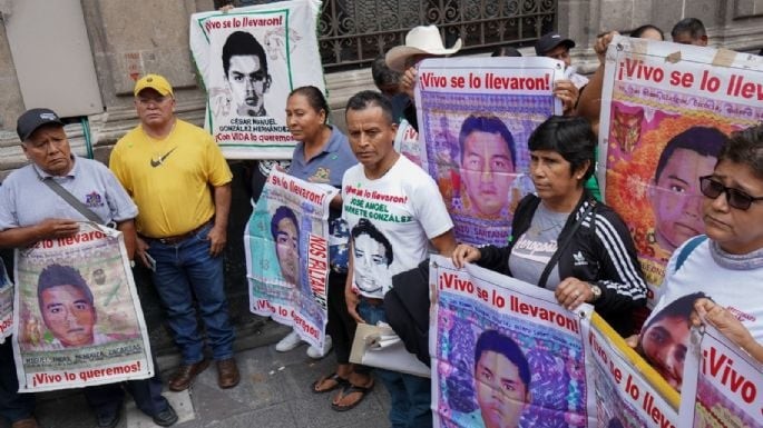 Por: Cortesía López Obrador 'respeta' a padres de los 43 de Ayotzinapa tras fin del diálogo