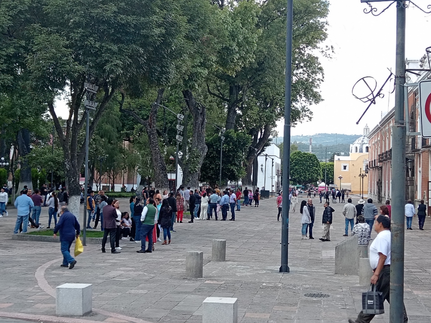 Por: Alonso Camarillo  Desalojan edificios públicos en Tlaxcala por alerta sísmica... Sin sismo