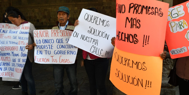 Por calle inconclusa, protestan pobladores de La Magdalena Tlaltelulco