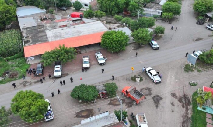 Por: Cortesía Comisario y escoltas heridos por mina terrestre en Apatzingán: Violencia en Tierra Caliente