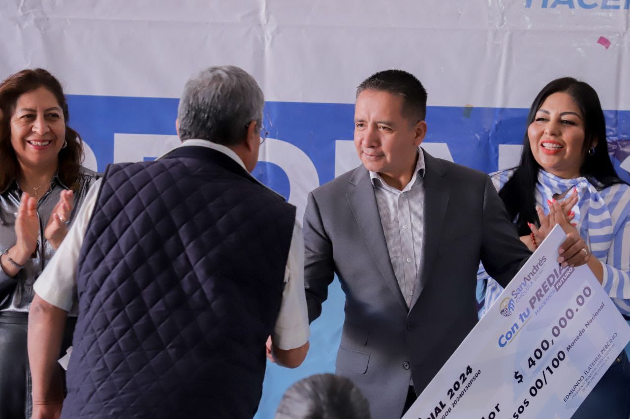 Entrega Mundo Tlatehui premios del Sorteo Predial 2024