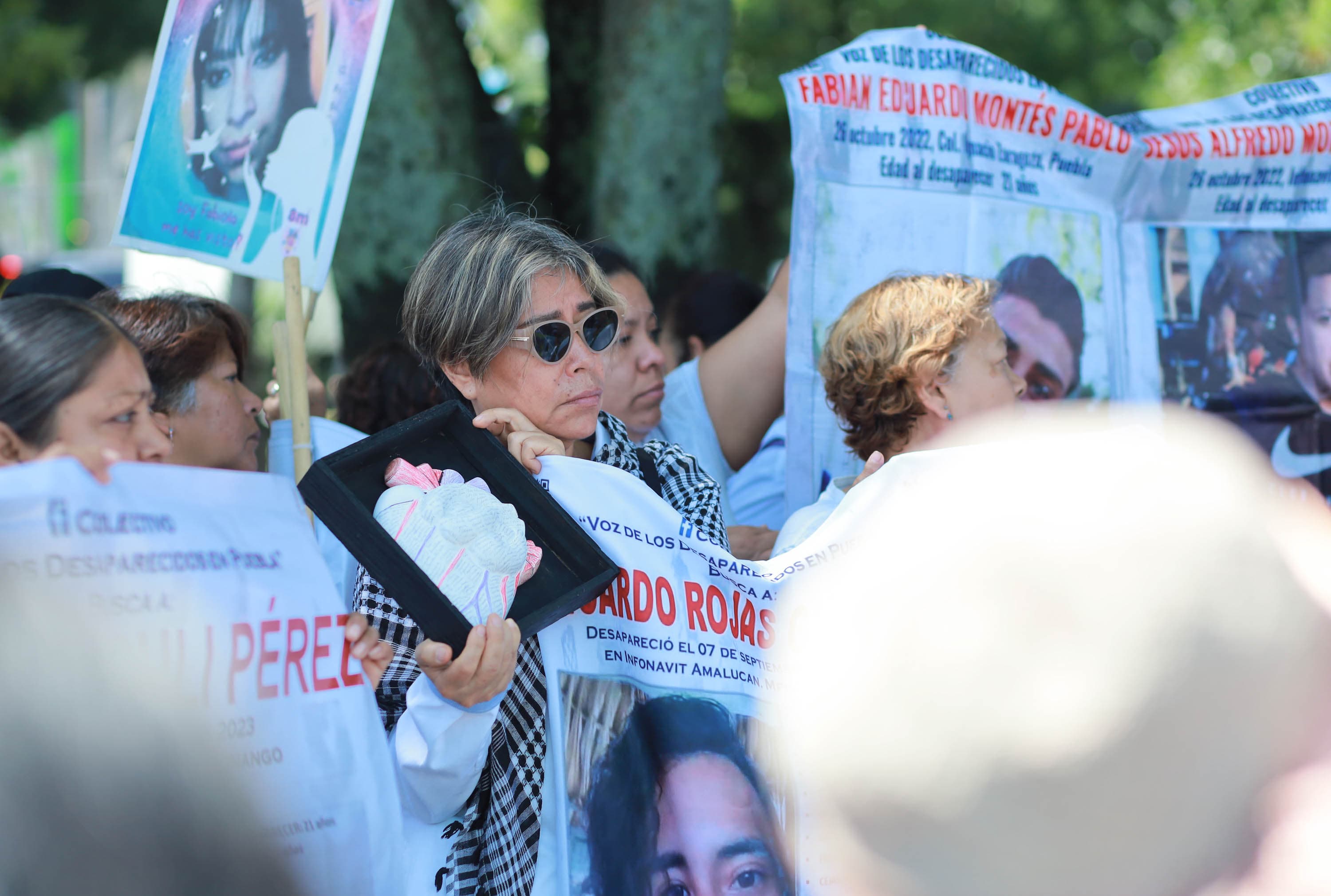 Por: Cortesía Marchan en Puebla familiares de desaparecidos en conmemoración del Día Internacional de las Víctimas de Desapariciones Forzadas