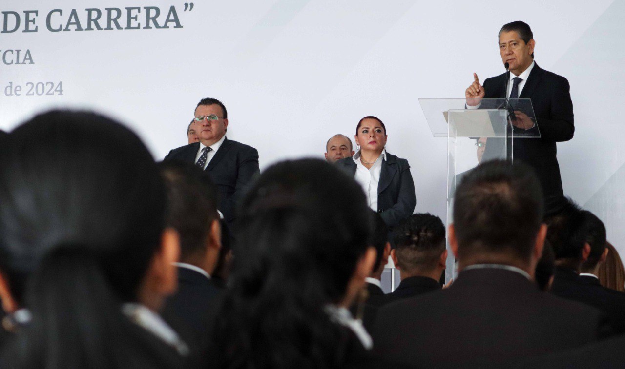 Por: Cortesía nuevos agentes toman protesta en la Fiscalía del Estado