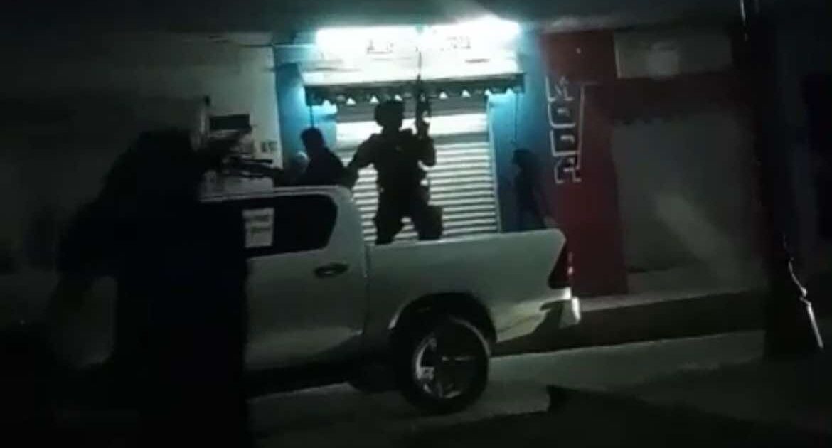 Por: Cortesía Grupo armado irrumpe en las cabeceras municipales de Chiapas