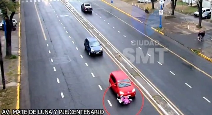 Por: Cortesía Madre e hija sufren accidente tras resbalar en avenida de Tucumán