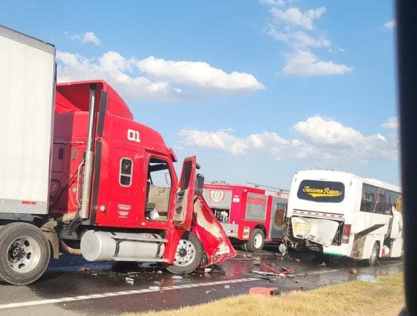 Por: Especial Lesionados 10 peregrinos tras choque en Calpulalpan