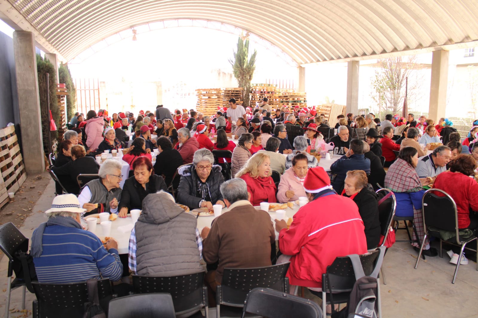 Por: Cortesía Lula Pineda Convivio navideño en Casa del Abue Cholula: Una celebración de amor y tradición