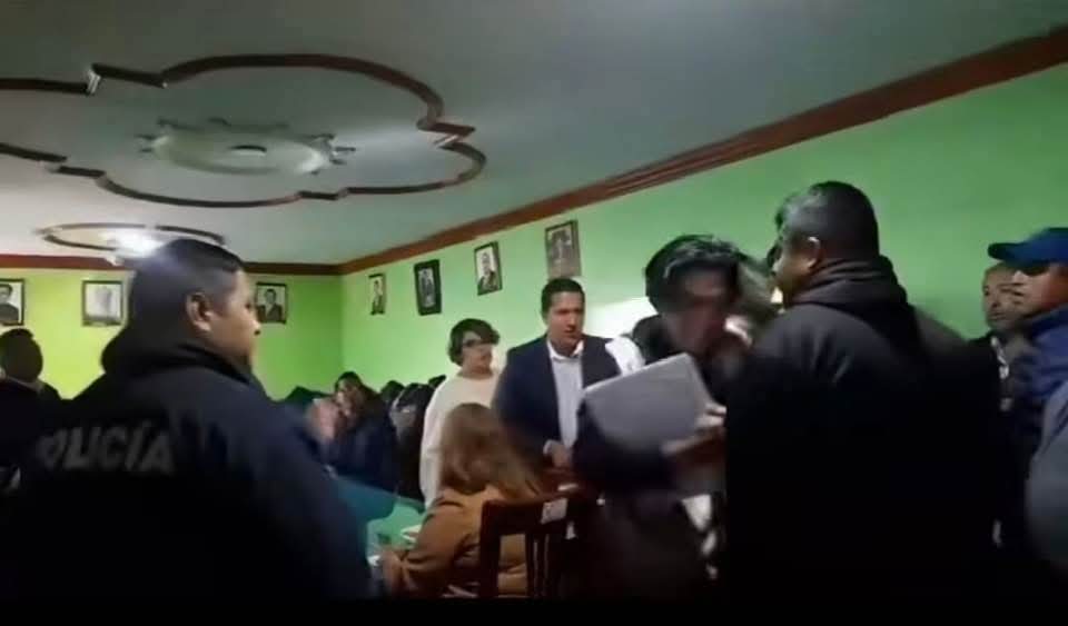 Por: Especial Confrontan pobladores en Xiloxoxtla a alcaldesa por opacidad en manejo de recursos