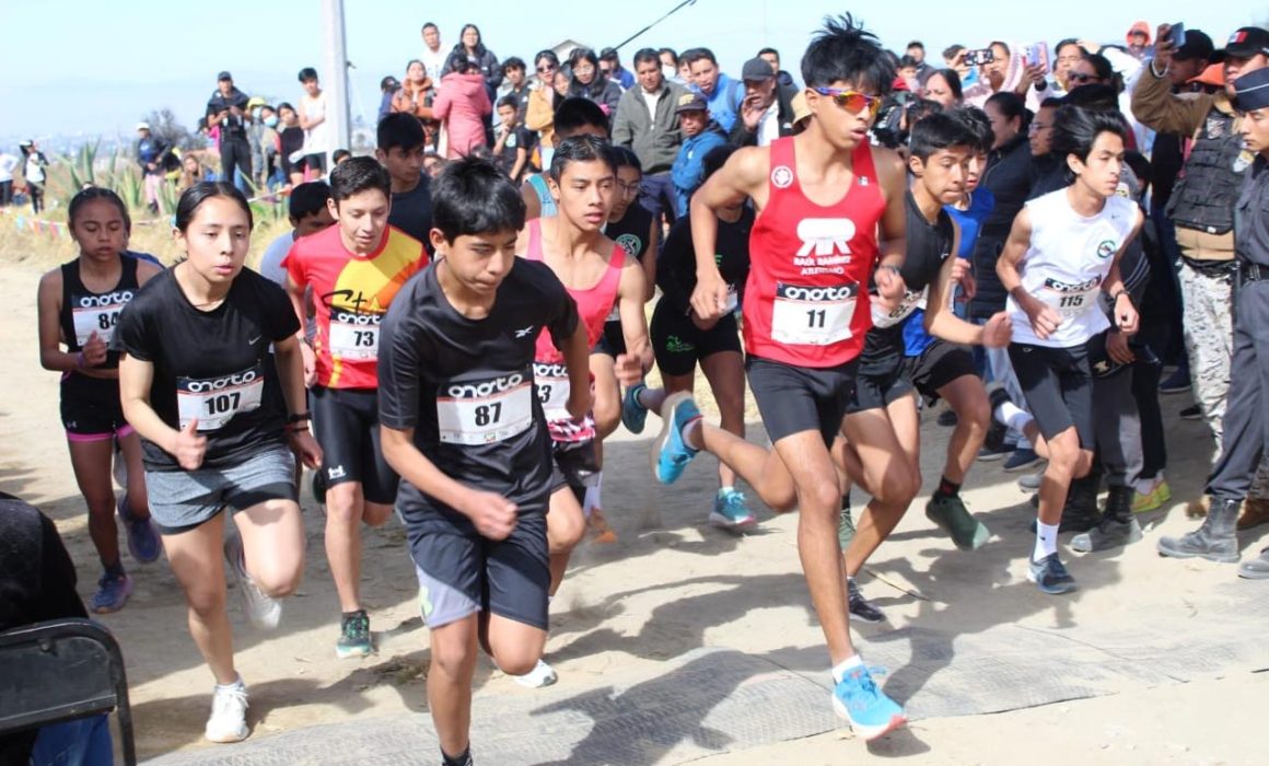 Por: Cortesía 300 corredores vibran en el Campeonato Triestatal de Campo Traviesa en Tlaltelulco