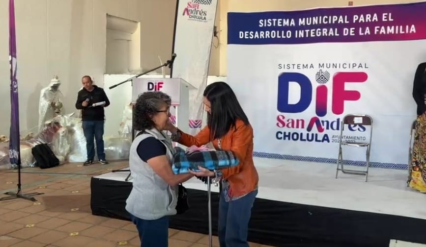 Entregan mil 500 cobertores en la cuarta edición de la campaña "Abrigo Solidario" en San Andrés Cholula