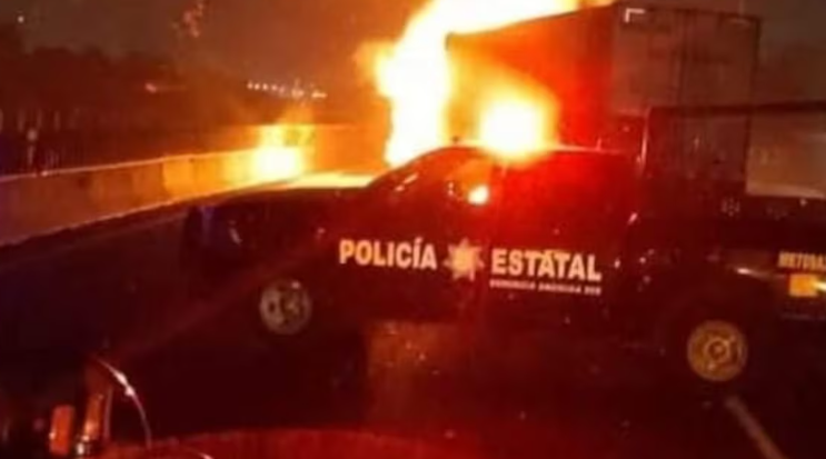 Accidente de tráiler causa cierre vial en Circuito Exterior Mexiquense