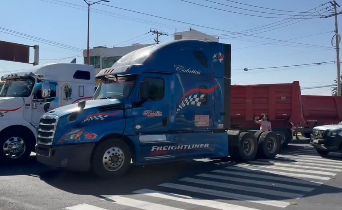 Foto: Cortesía Transportistas bloquean Bulevar Forjadores por agresión y extorsión vial