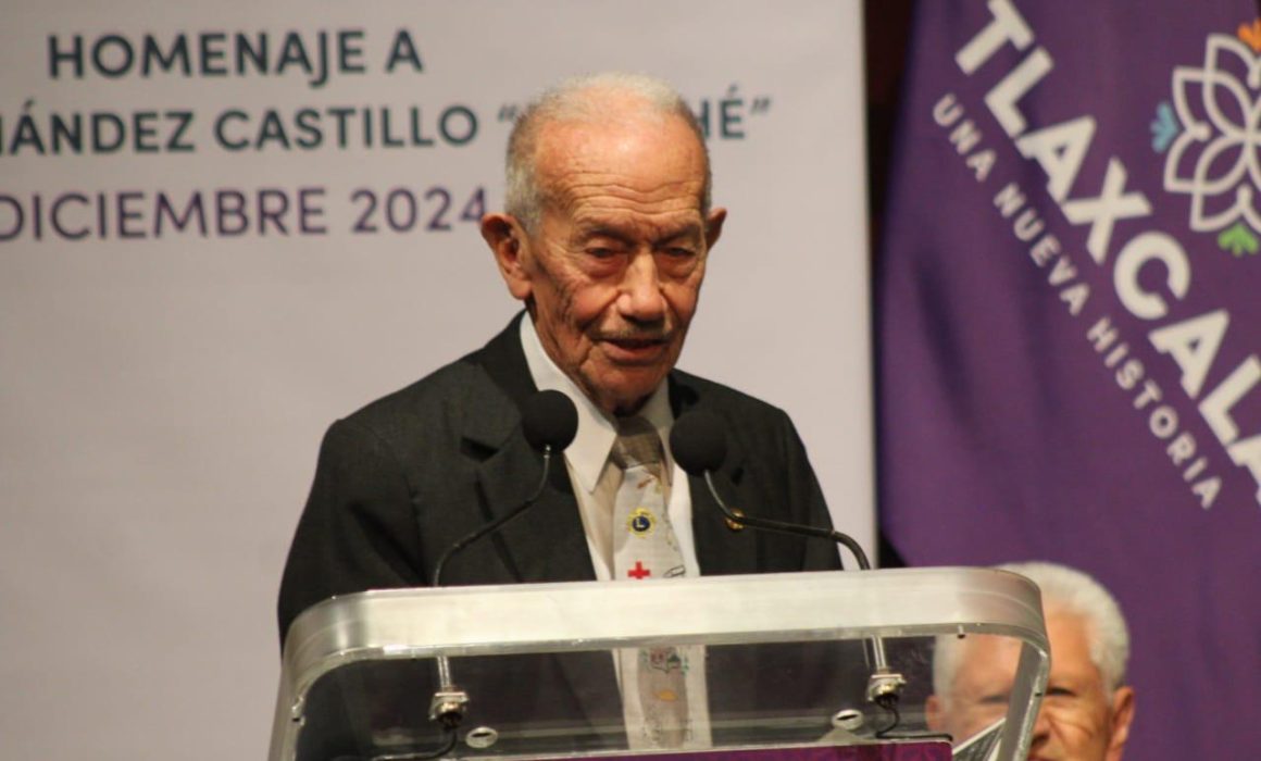 Por: Cortesía Lorena Cuéllar honra a "Cheché", cronista y guardián de Huamantla