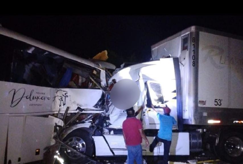Foto: Cortesía "Trágico accidente en Mazatlán-Tepic: 5 muertos y 51 heridos en autobús"