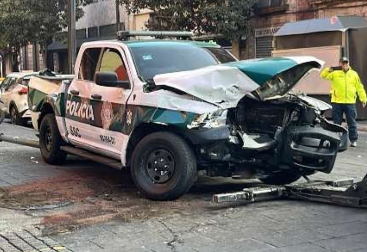 Foto: Cortesía Patrulla de la CDMX se pasa el alto y choca contra camioneta en el centro