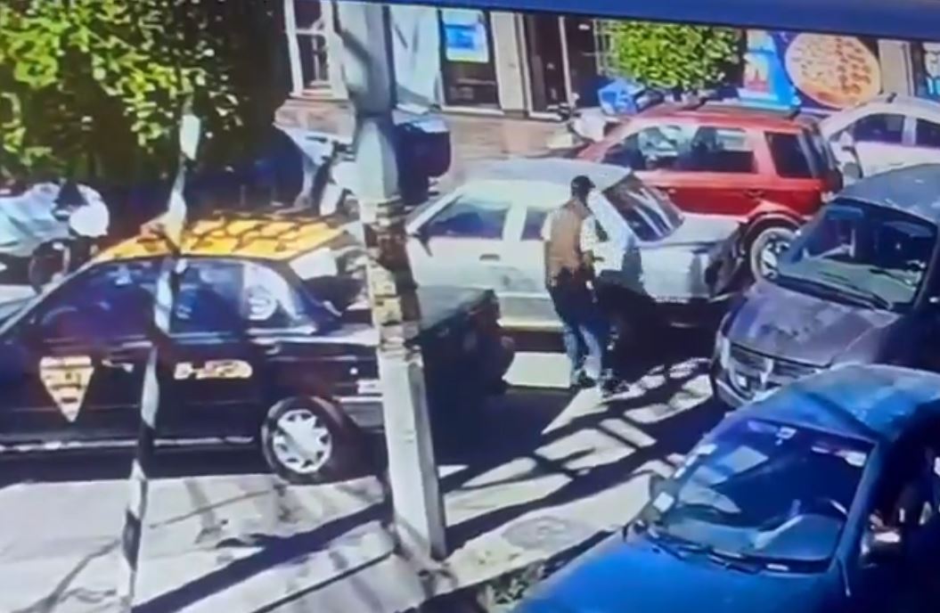 Foto: Cortesía Ladrones roban automóvil en Puebla a plena luz del día: Video evidencia el crimen