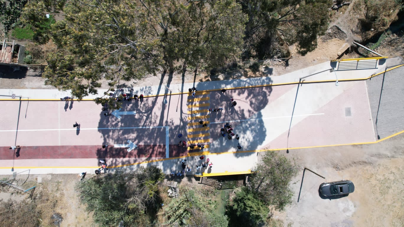 Inaugura Mundo Tlatehui adoquinamiento con puente alcantarilla en la calle Apetlahuaya en Cacalotepec