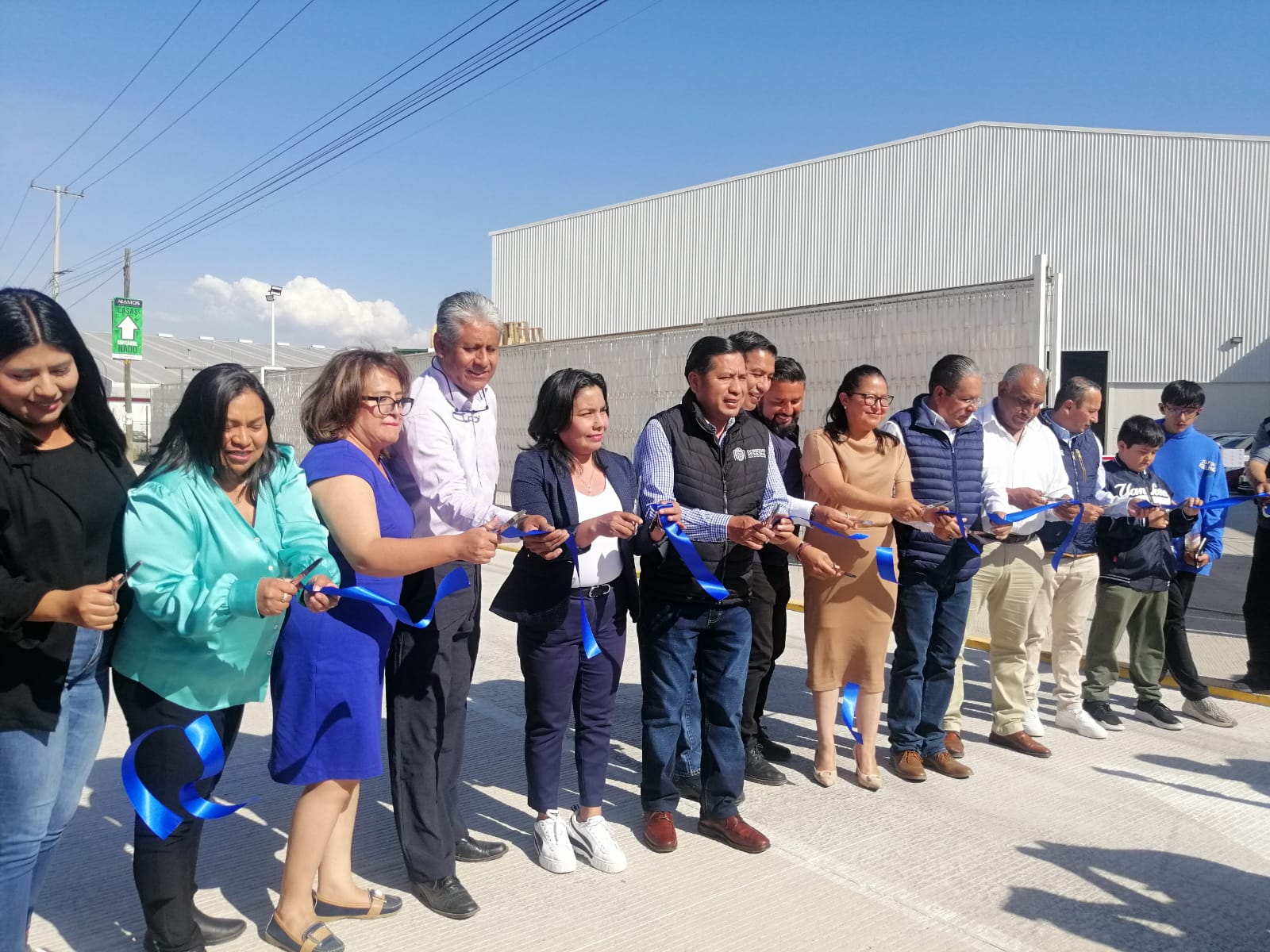 Por: Cortesía Lula Pineda Con inversión superior a 3.5 mdp inauguran pavimentación en calle Tlaxcala