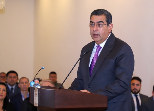 Gobernador anuncia reforma a la Ley de Notariado