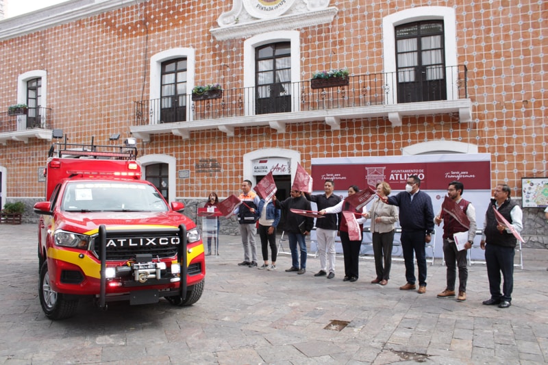 Por: Cortesía Ariadna Ayala entrega unidad ligera de ataque rápido para garantizar respuesta oportuna a emergencias por parte de protección civil de Atlixco